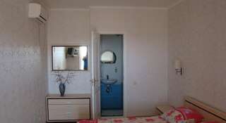 Гостиница Guest house White House Коктебель Трехместный номер -люкс-4